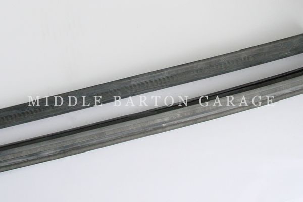 WINDSCREEN FRAME SEAL ON SIDE 12/1500 CABRIOLET (PAIR)